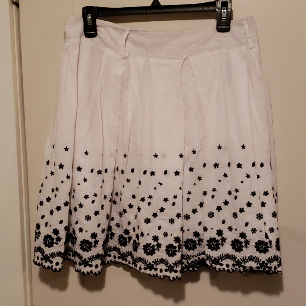 Black and white embroidered skirt